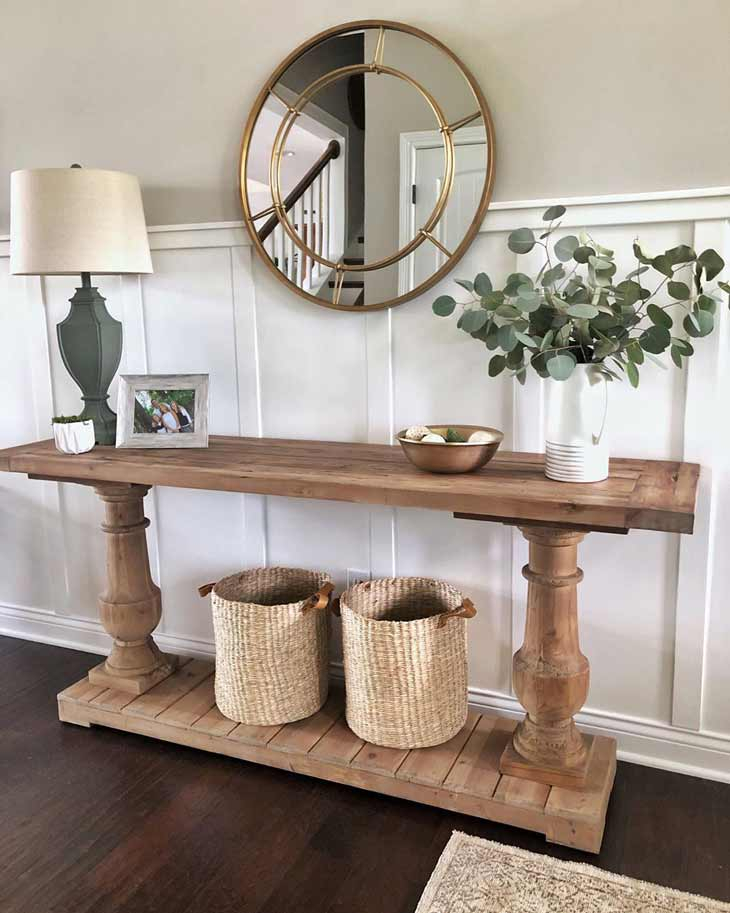 Why a Consigned Accent Table Might Be the Perfect Entryway Statement