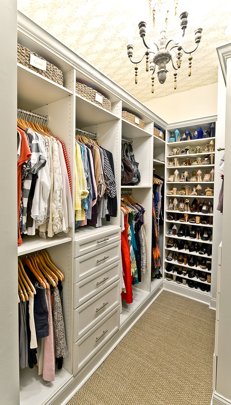 Walk In Closet Designs For A Master Bedroom with