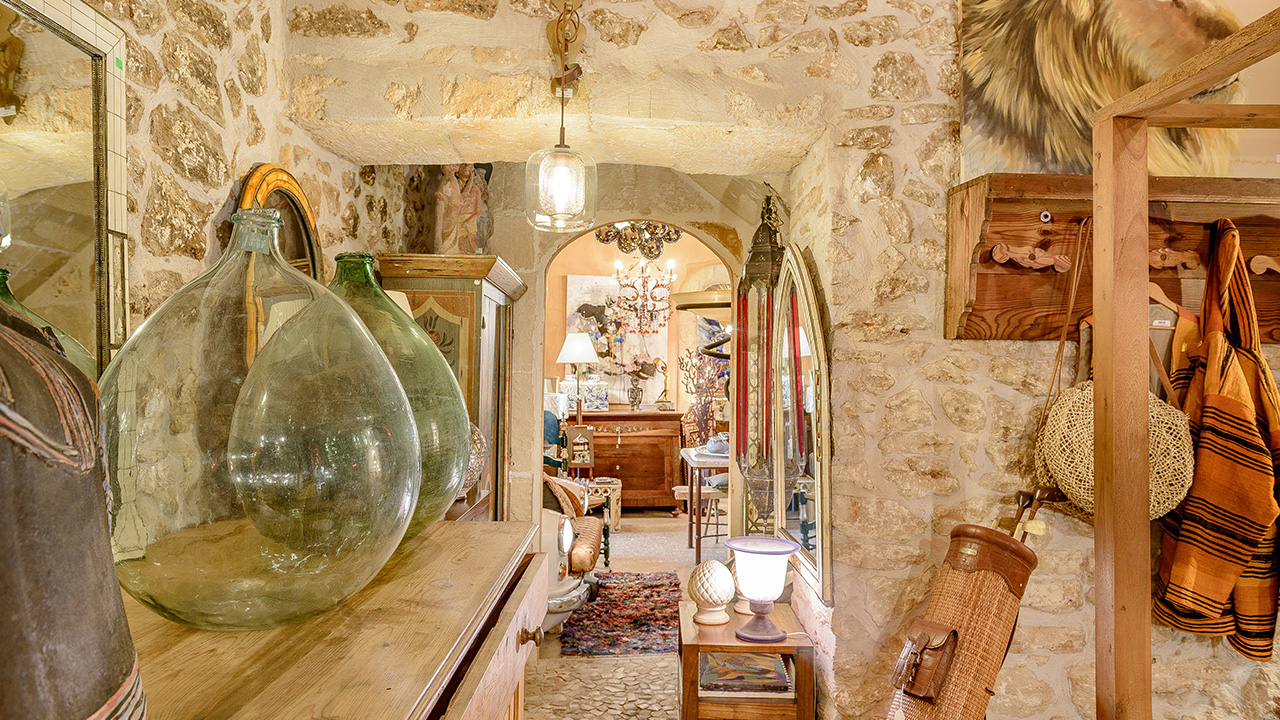 Galería Barceló with More Than Just a Table Exploring the Versatility of Barcelo Center Tables with Storage