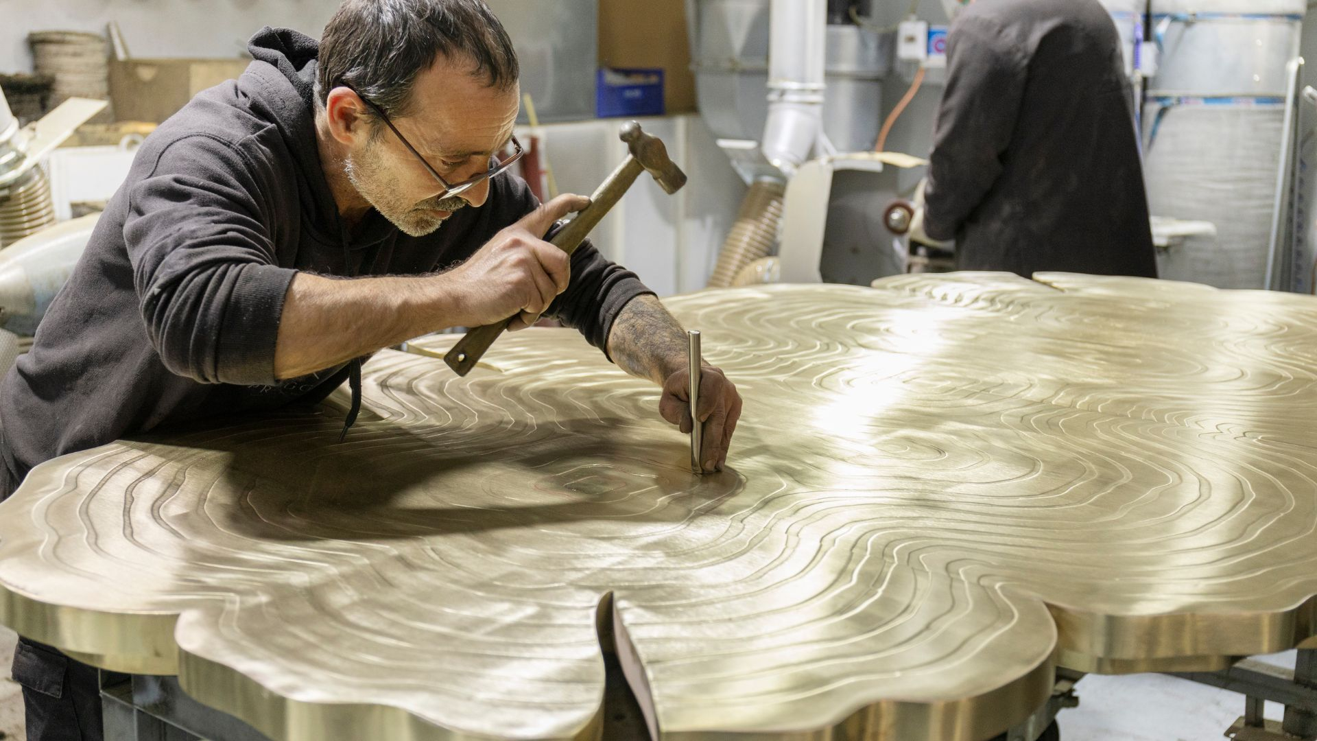 The Art Of Craftsmanship: Mastering The Timeless Pursuit Of Excellence in Furniture Of America Harsin Wood Lift Top Coffee Table In Vintage Gray Oak