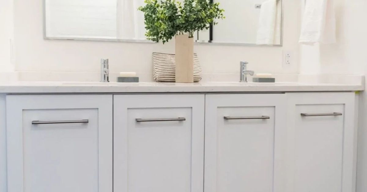 12 Tips For Choosing The Right Bathroom Vanity | Legacy Cabinets in Choosing the Right Ceramic Vanity Accessories for Your Home