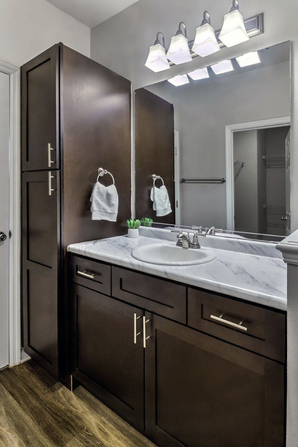 Understanding the Appeal of Espresso Finish Bathroom Vanities for Contemporary Spaces
