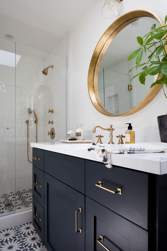 Creating Visual Harmony in Bathrooms with Gold Trim and Mirror Accents