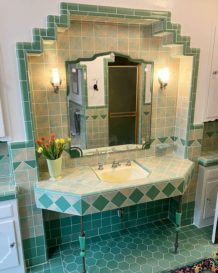 Groovy Vibes: 30 Fun And Funky Pictures Of Vintage Bathroom Aesthetics ... regarding How the SC350 Crystal Collection Enhances Bathroom Aesthetics
