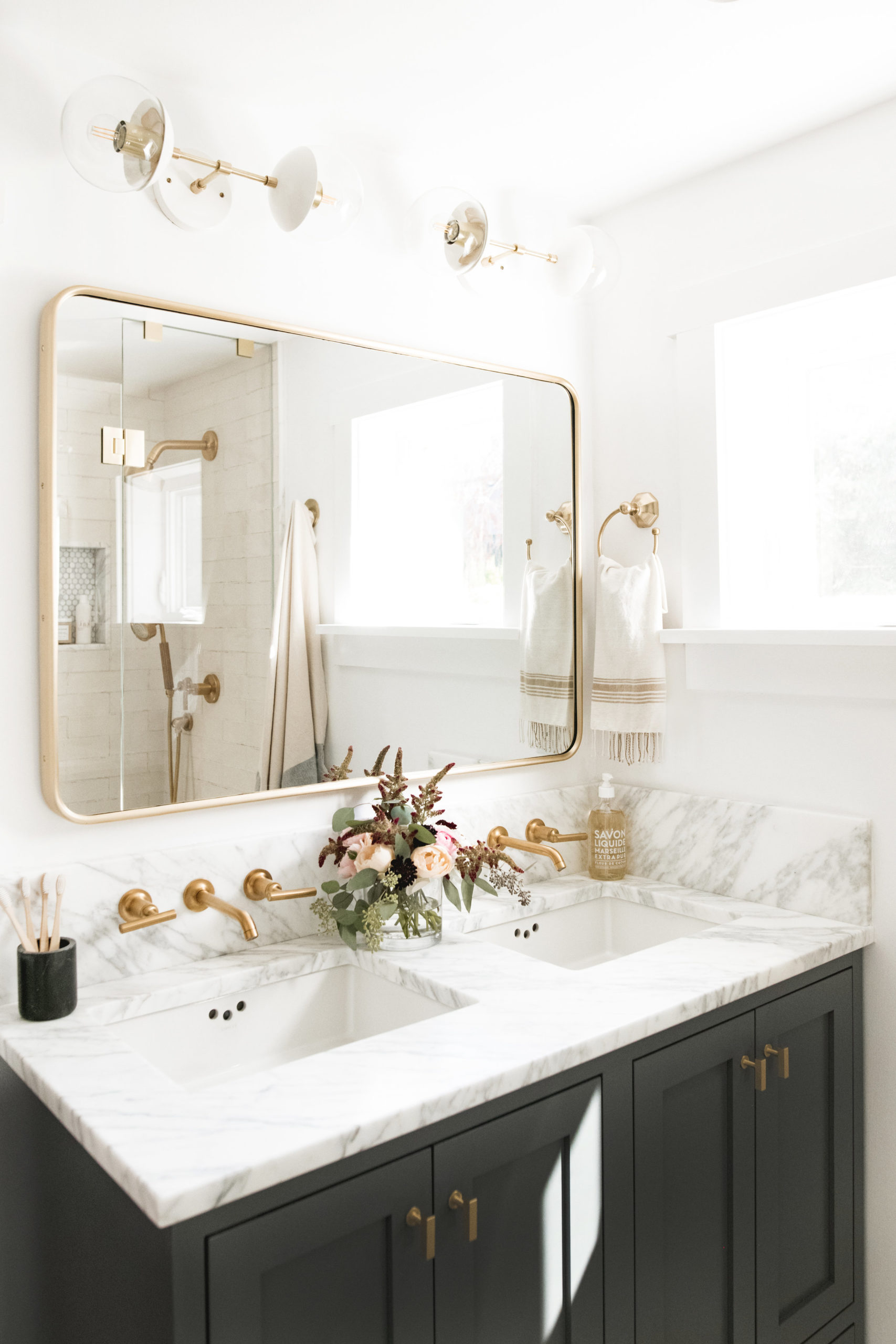 The Best Bathroom Mirror Ideas For 2020 | Decoholic for Choosing the right mirror size for balanced bathroom aesthetics