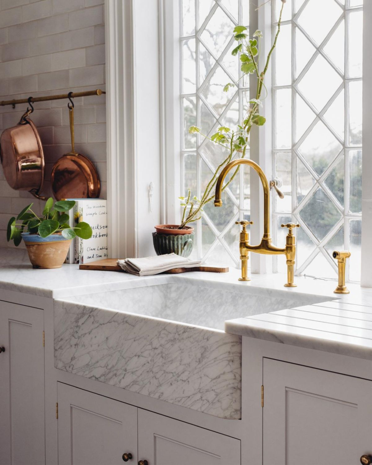 How Rustic Sierra Finishes Enhance the Timeless Appeal of Carrara Marble Countertops