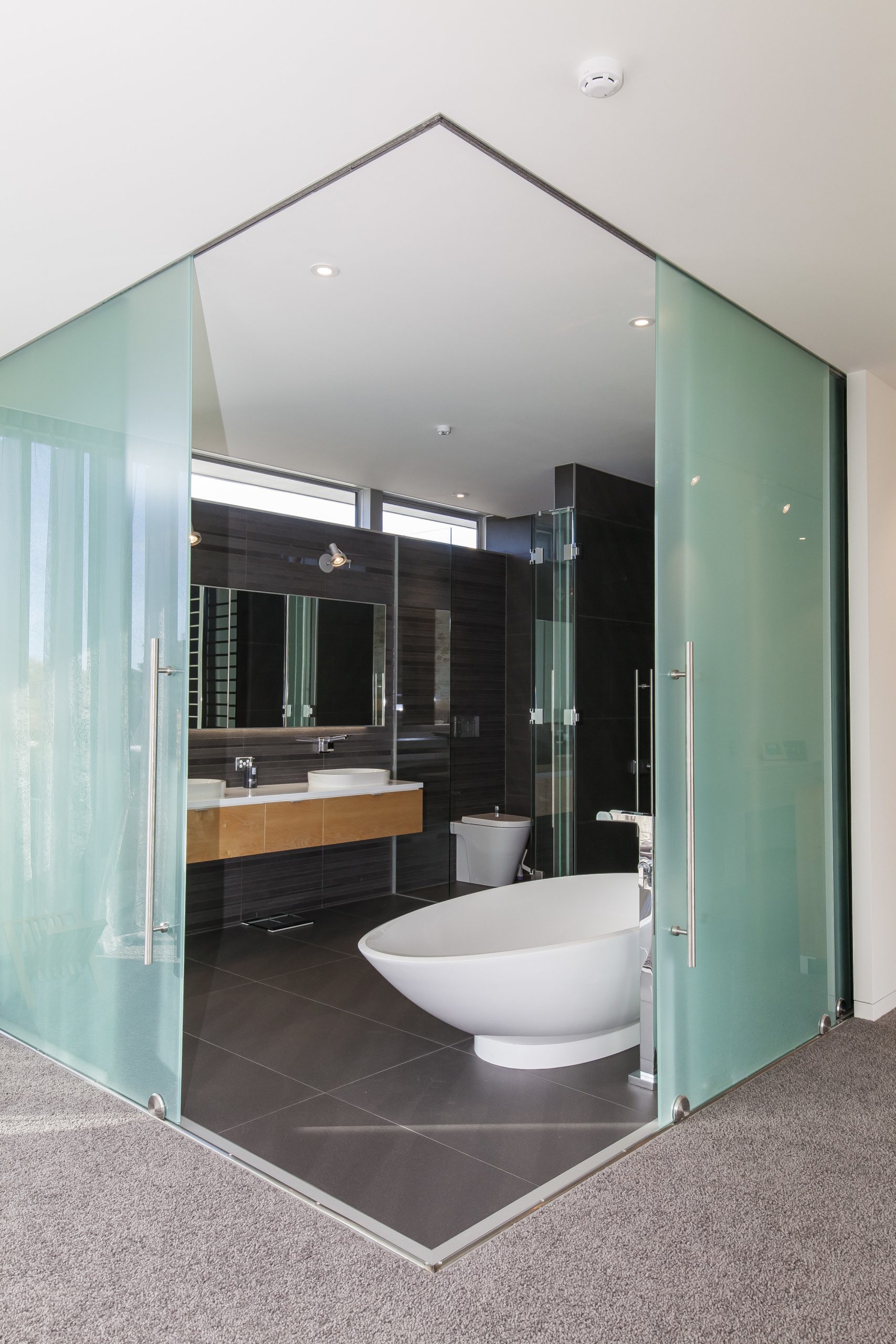 Understanding the Durability Benefits of Tempered Glass in Modern Bathroom Design