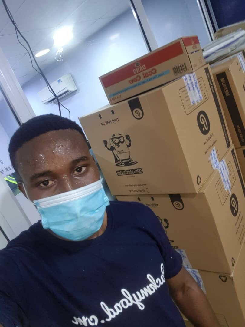 Tipping Etiquette For Movers &amp;amp; Moving Companies | By Olumide Aniyikaiye ... in Understanding tipping customs when hiring moving companies