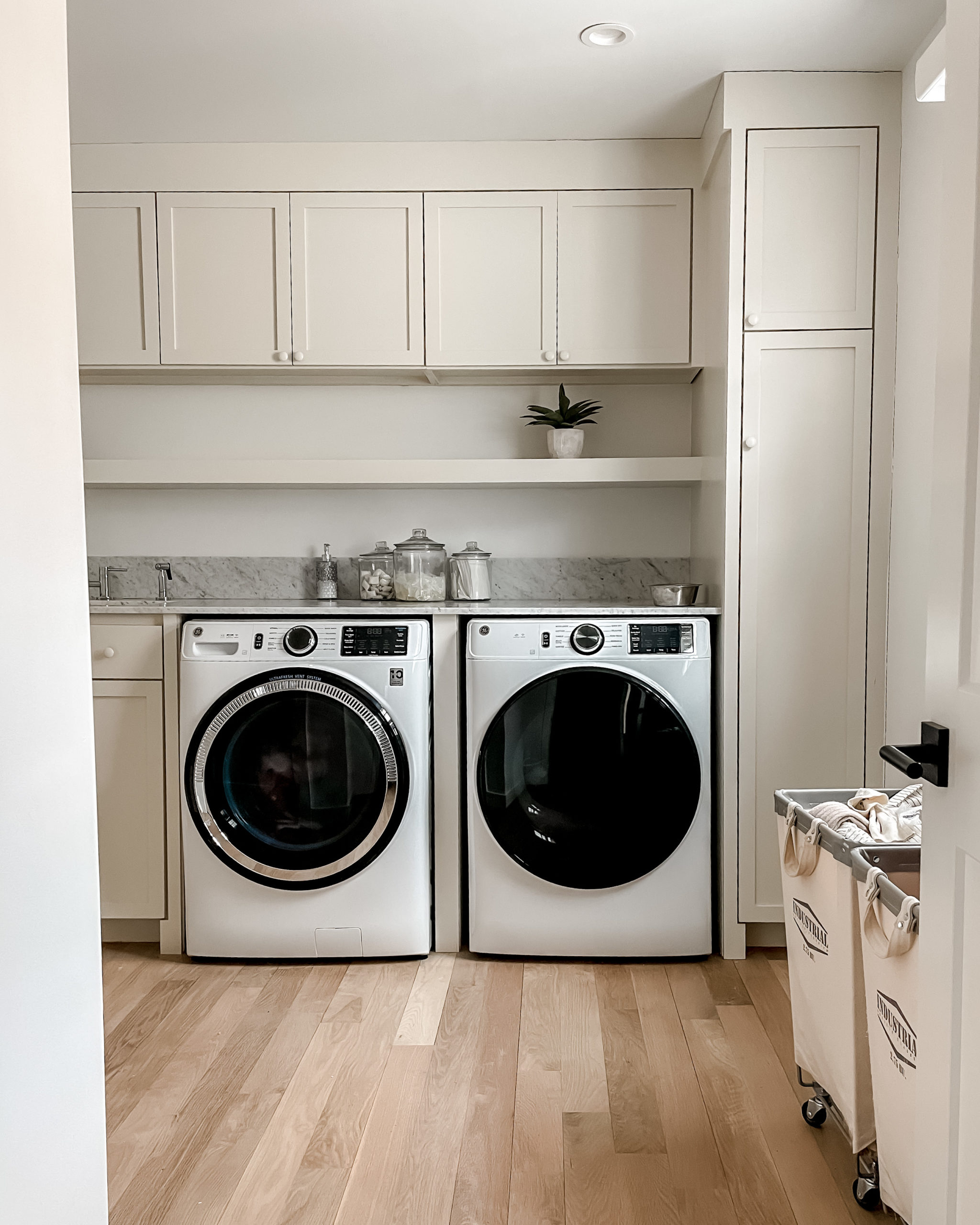 Modern Minimal Laundry Room Ideas - Cotton Stem with regard to Laundry Room