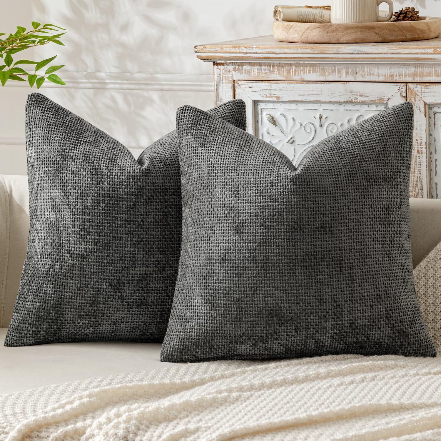 Designer Secrets for Mixing Gray Bed Pillows and Neutral Linens in 2026 4