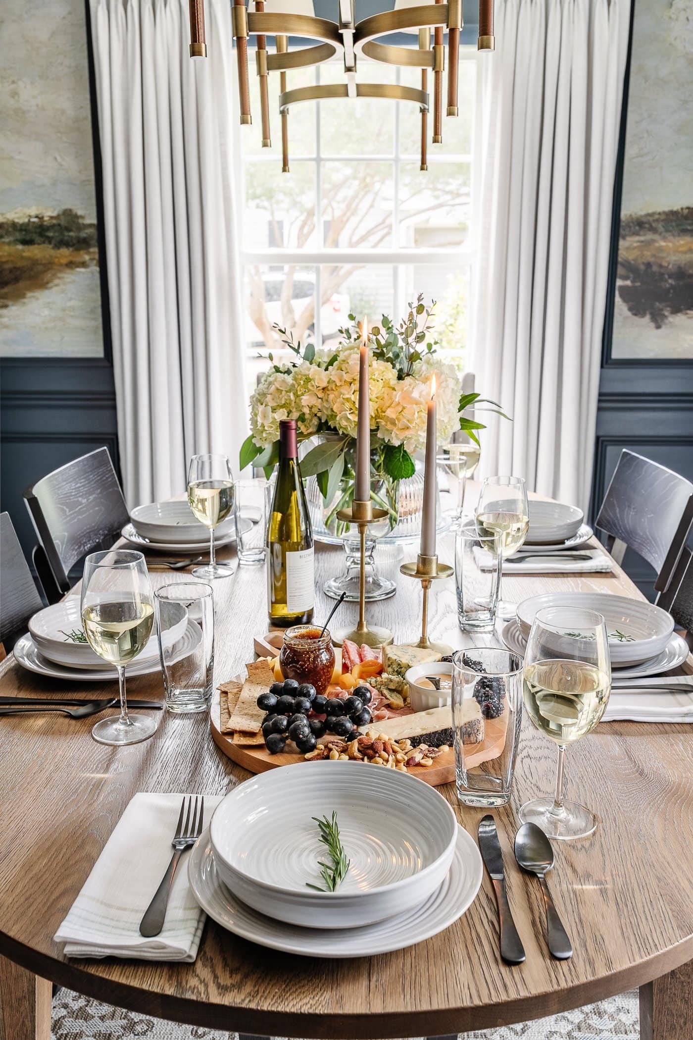 Dining Table Ideas for Homes That Need Space, Style, and Function 3