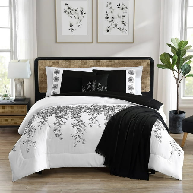 Essential Tips for Keeping Your Black and White King Bedding Looking Fresh 4
