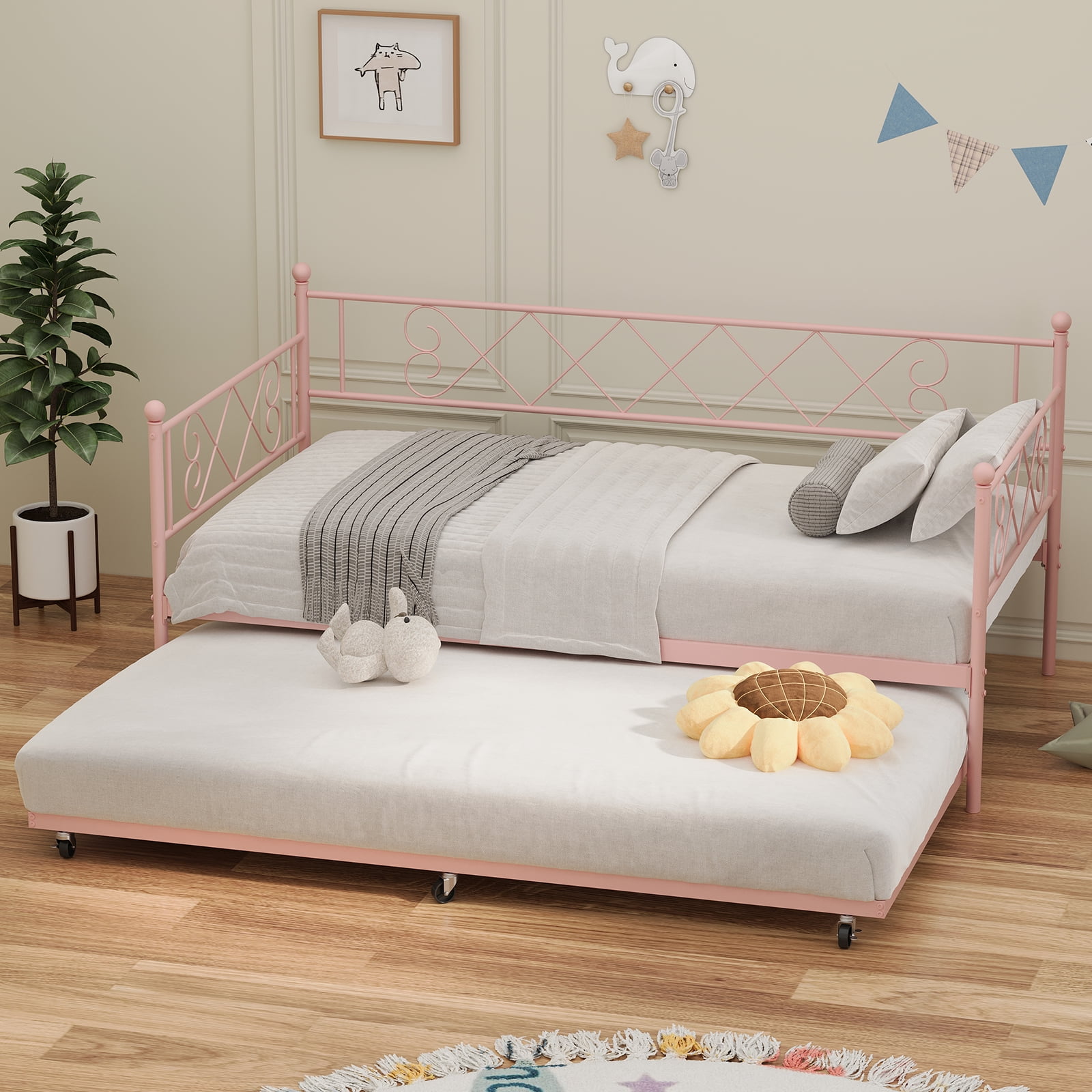 Expert Tips for Styling Your Metal Daybed and Trundle Like a Pro 3