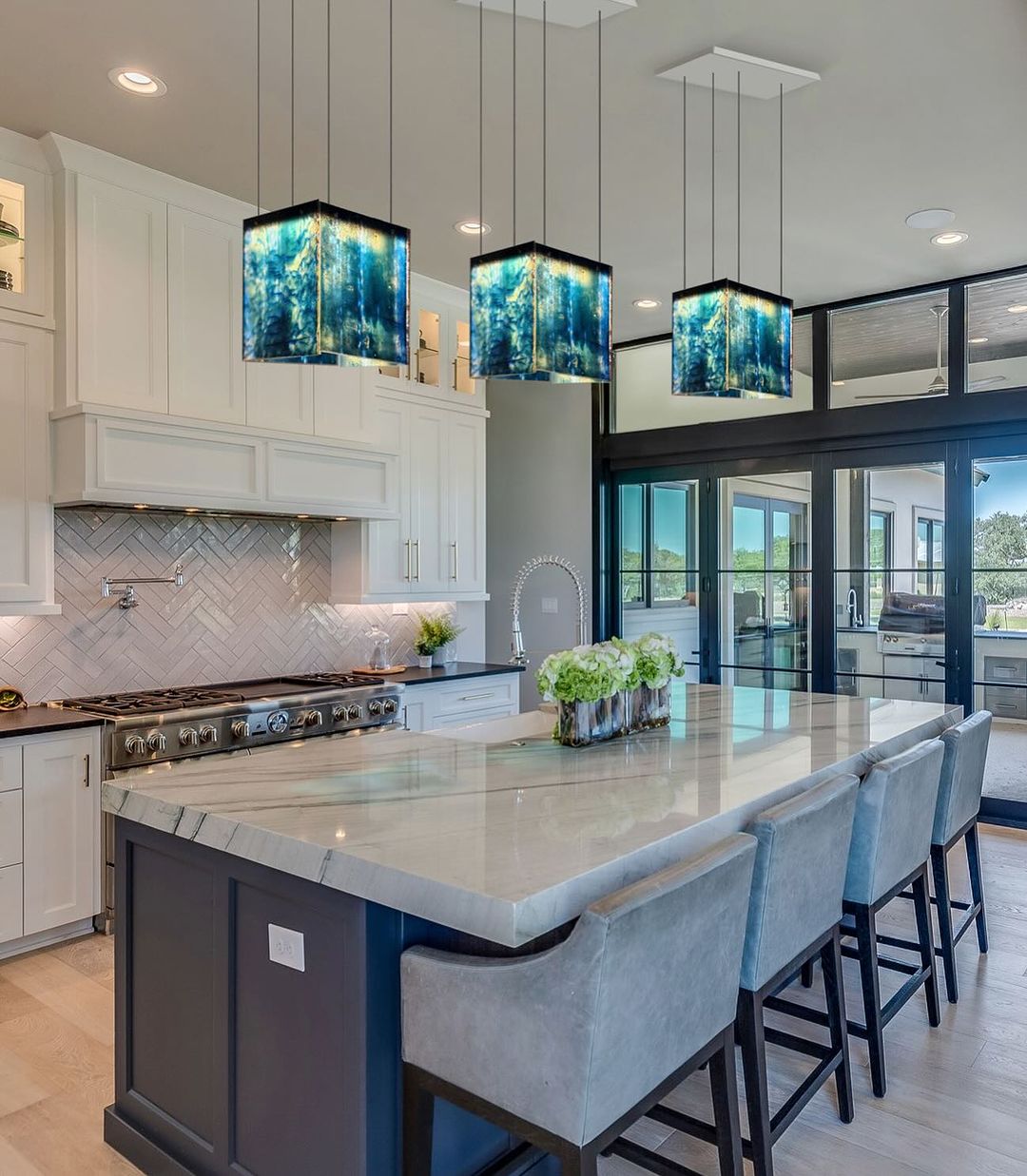 How to Layer Kitchen Island Lighting for Both Cooking and Gathering 4