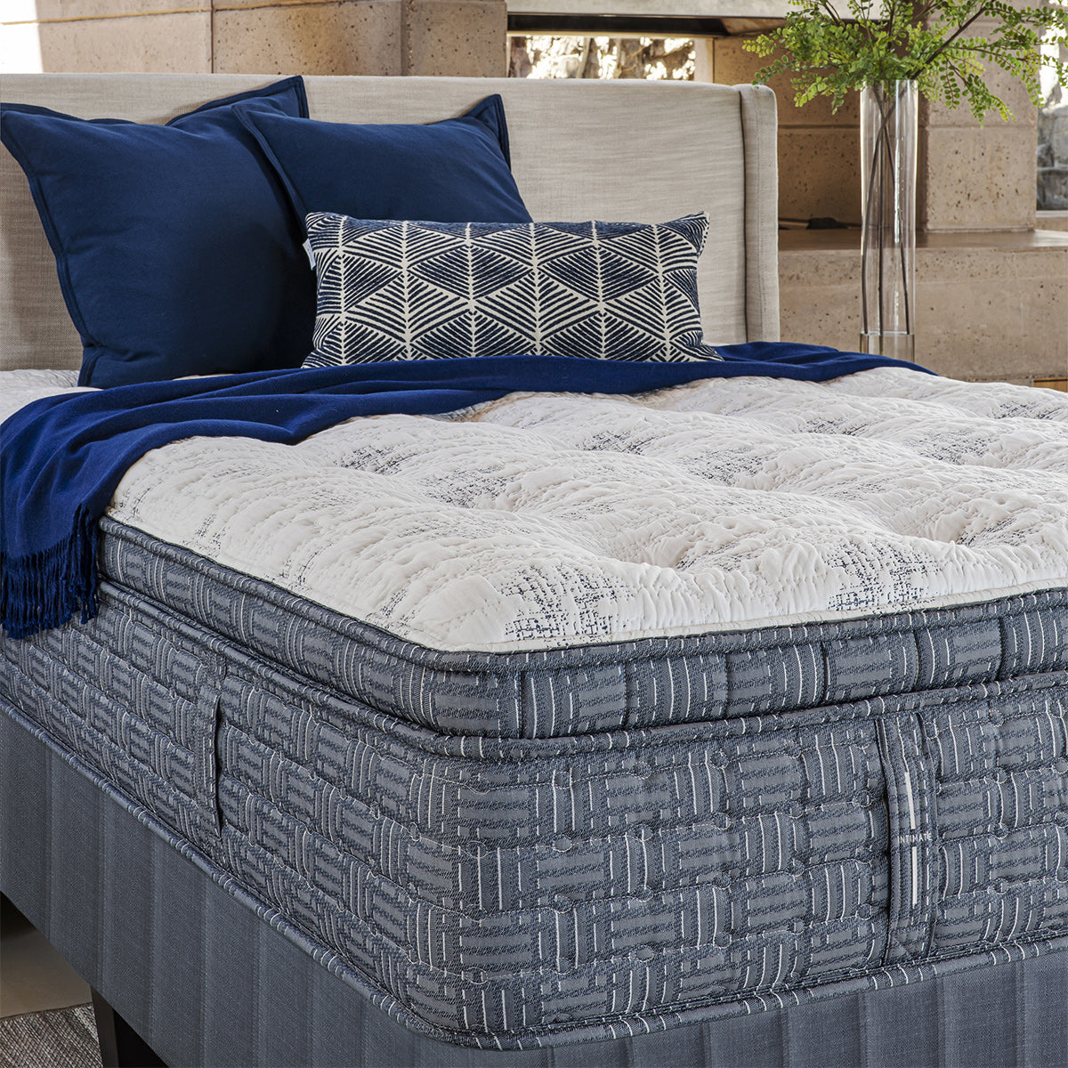 Navigating the Difference Between Flush Stitched Edges and Standard Pillow Tops 4