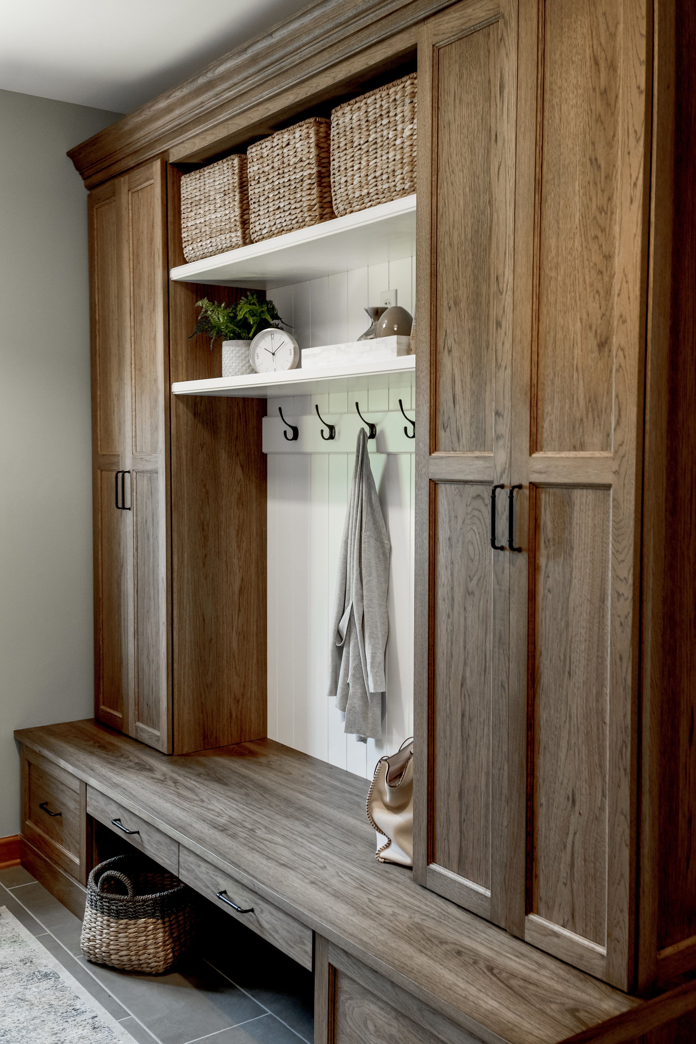 Practical Mudroom Cabinet Ideas for Families Who Value Clean Spaces 2