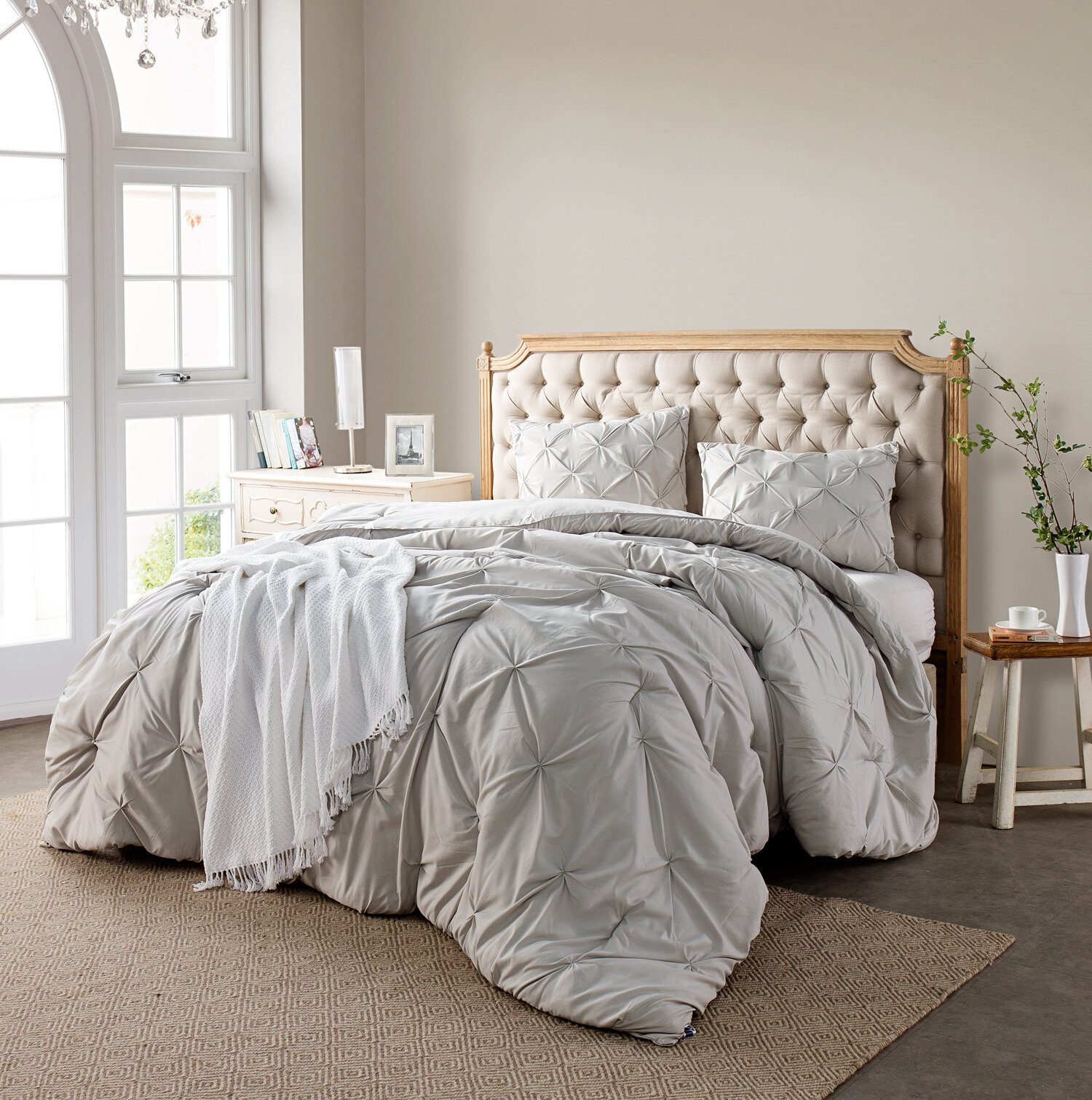 The Real Truth About Putting a King Sized Comforter on a Queen Mattress 4