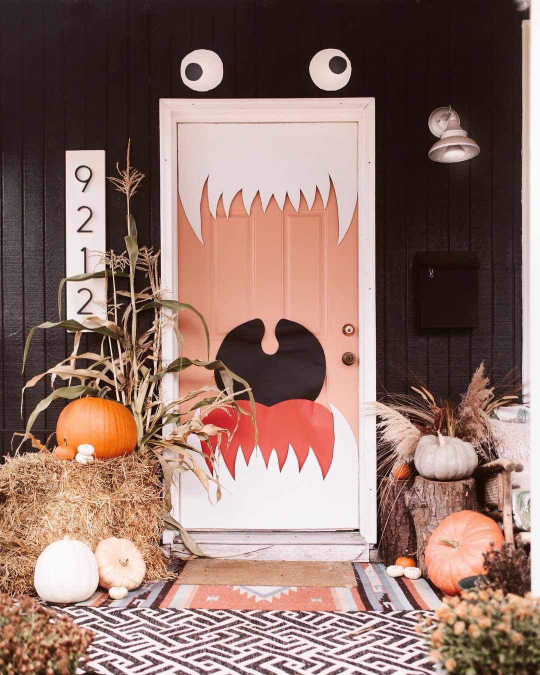 Thoughtful design strategies for styling apartment doors and small entryways for Halloween 2026 3