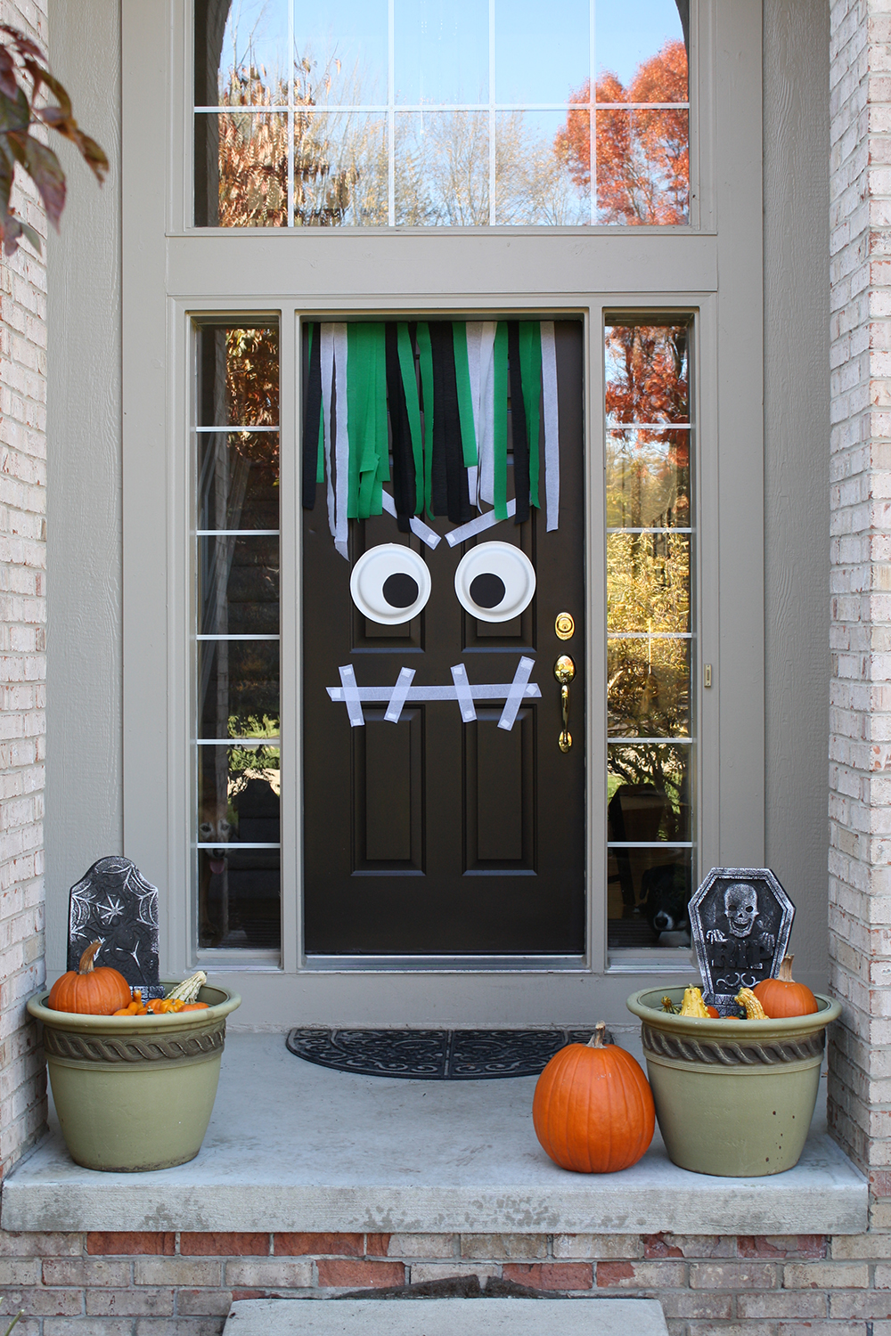 Thoughtful design strategies for styling apartment doors and small entryways for Halloween 2026