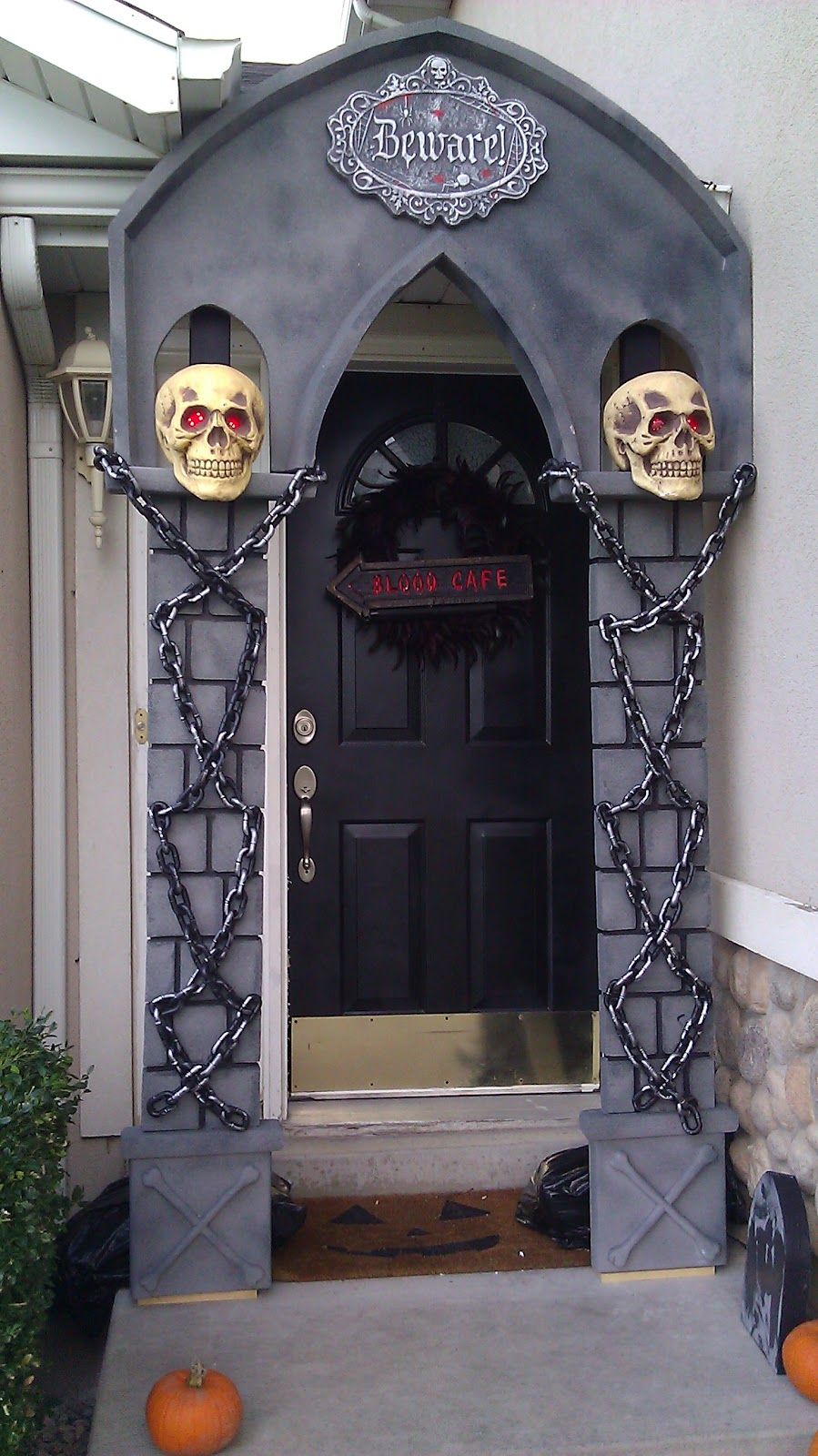 Transforming Your Entryway With a Simple Halloween Arch Structure 2