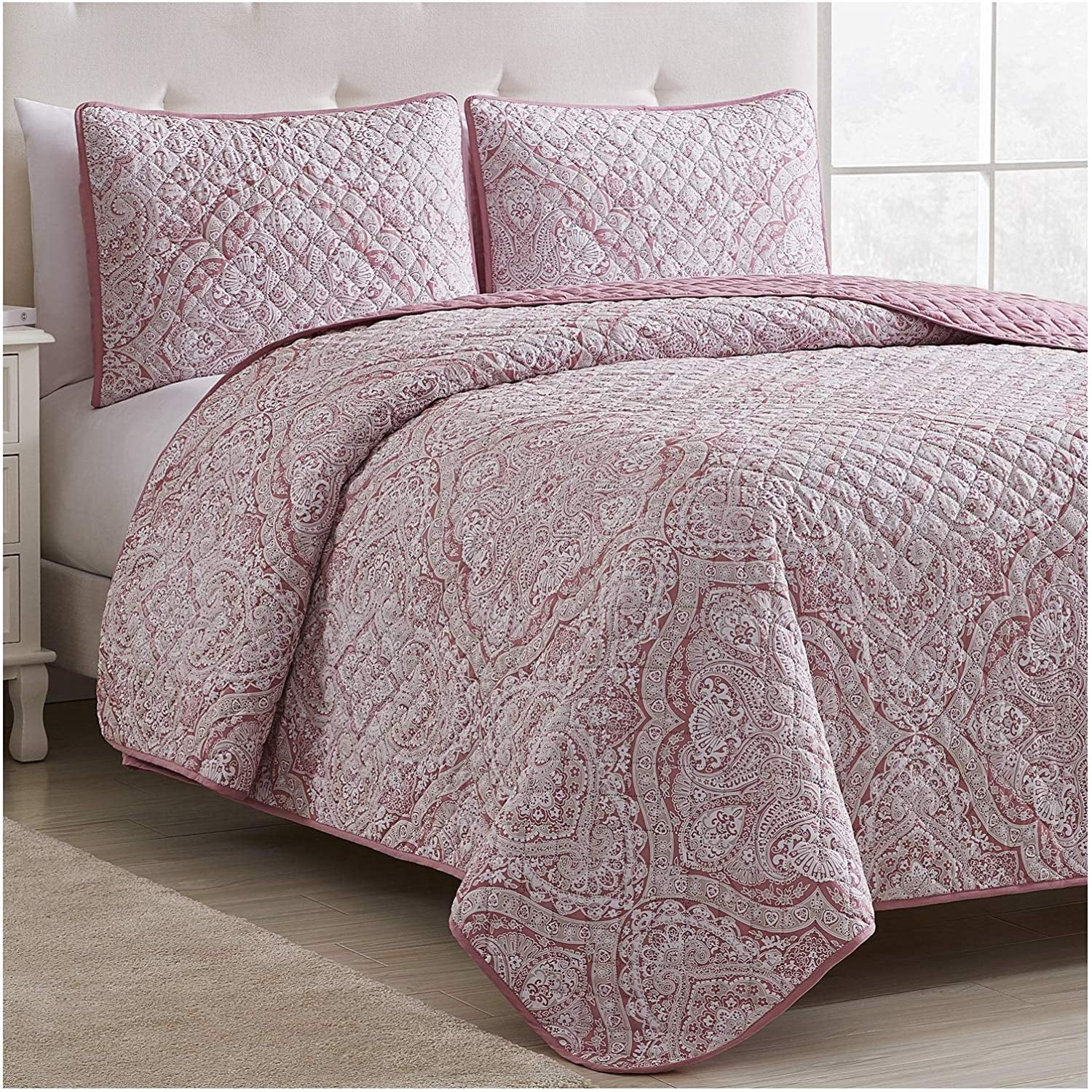 Why a Lightweight Coverlet Might Be the Missing Piece in Your Bedding