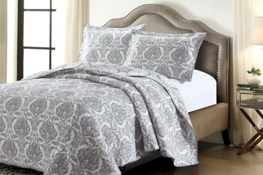 Why a Lightweight Coverlet Might Be the Missing Piece in Your Bedding 3